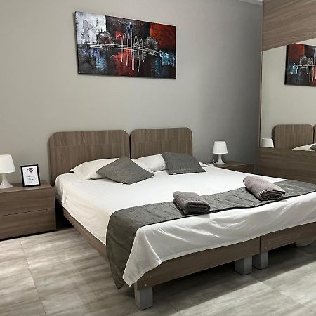 F7 Room 1, Private Double Room With Private Bathroom In Shared Flat Msida Kültér fotó
